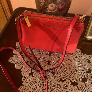 CHIC Michael Kors POPPY ORANGE COLOR Crossbody Bag 3 zipper compartments